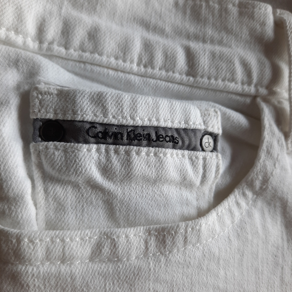 Calvin Klein White Jeans Sz 29 Slim Boyfriend Midrise Straight Leg Distressed - Picture 3 of 16